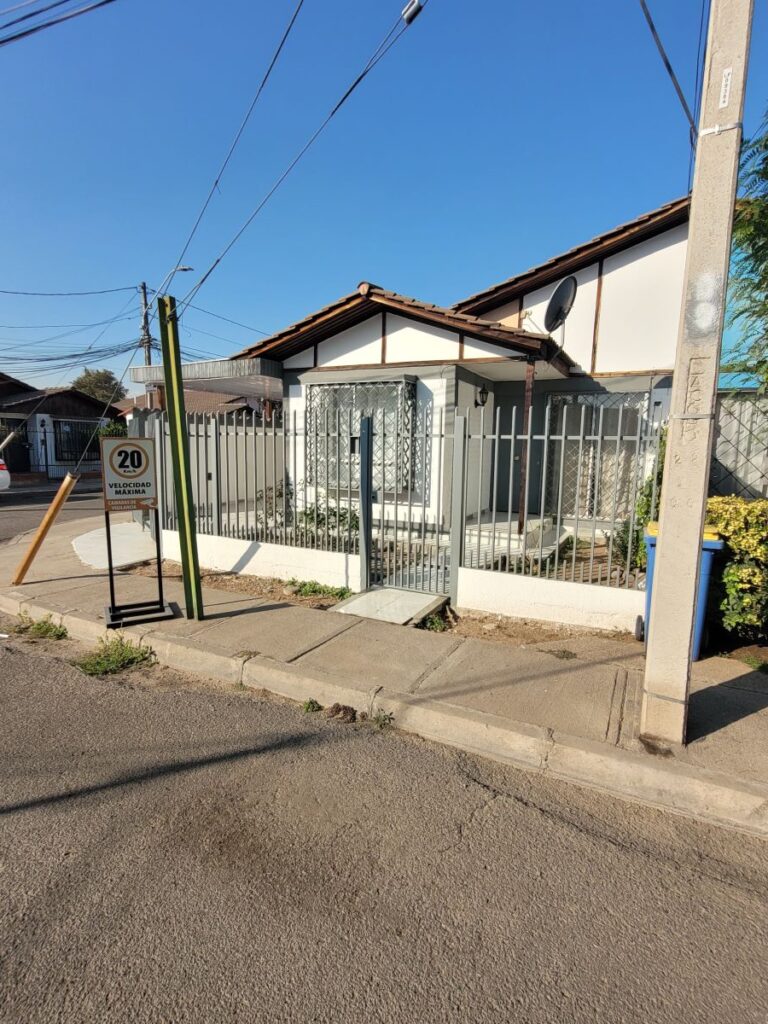 Vendo hermosa casa Cerro Retumbadero 10182, La Florida.