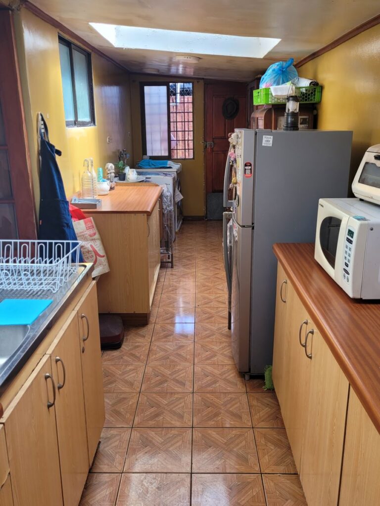 Vendo agradable casa, Pje. Río Cisnes, Villa El Alba.