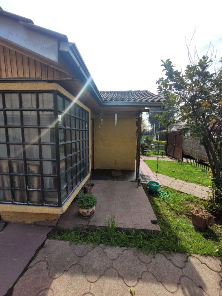 Vendo agradable casa, Pje. Río Cisnes, Villa El Alba.