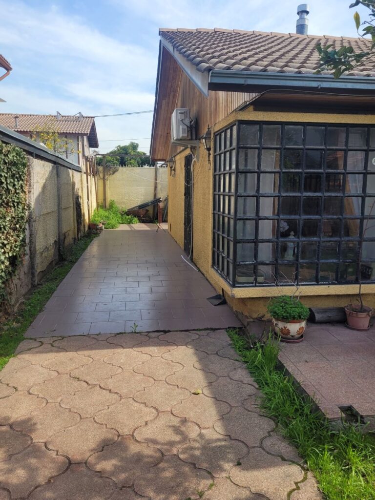 Vendo agradable casa, Pje. Río Cisnes, Villa El Alba.