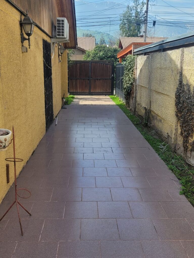 Vendo agradable casa, Pje. Río Cisnes, Villa El Alba.