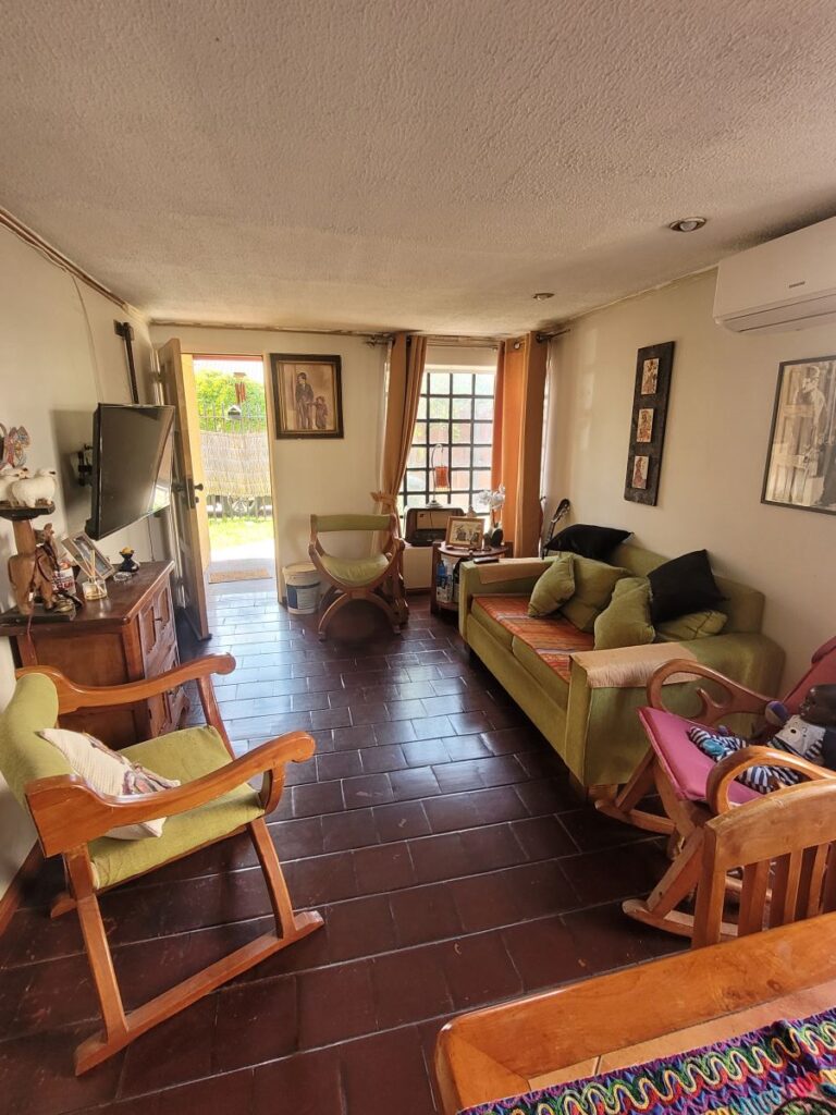 Vendo agradable casa, Pje. Río Cisnes, Villa El Alba.