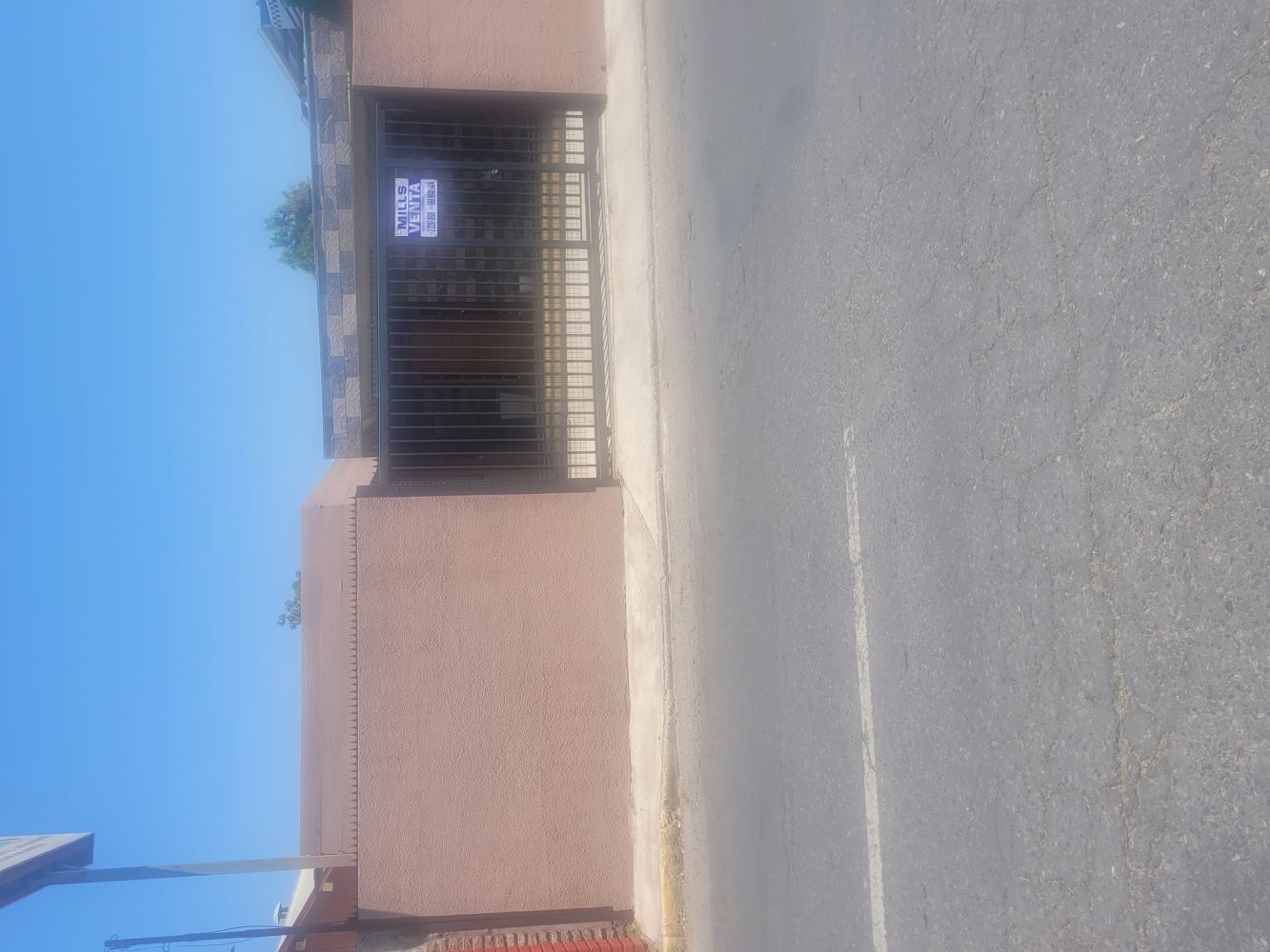 Vendo Hermosa casa con taller mecánico funcionando.