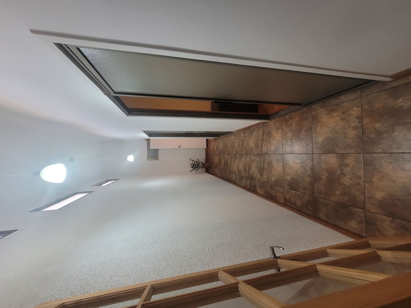 Vendo Hermosa casa con taller mecánico funcionando.