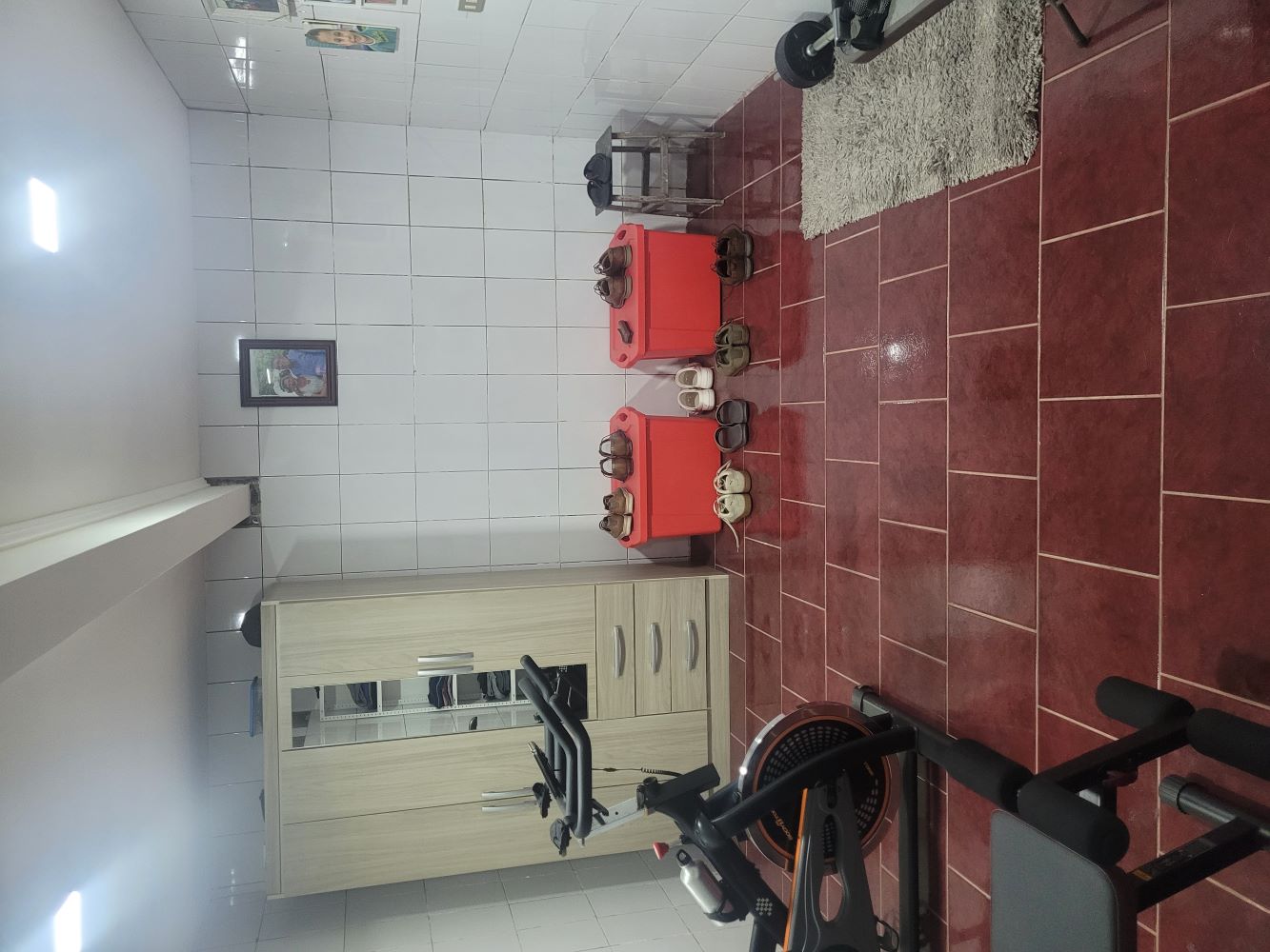 Vendo Hermosa casa con taller mecánico funcionando.