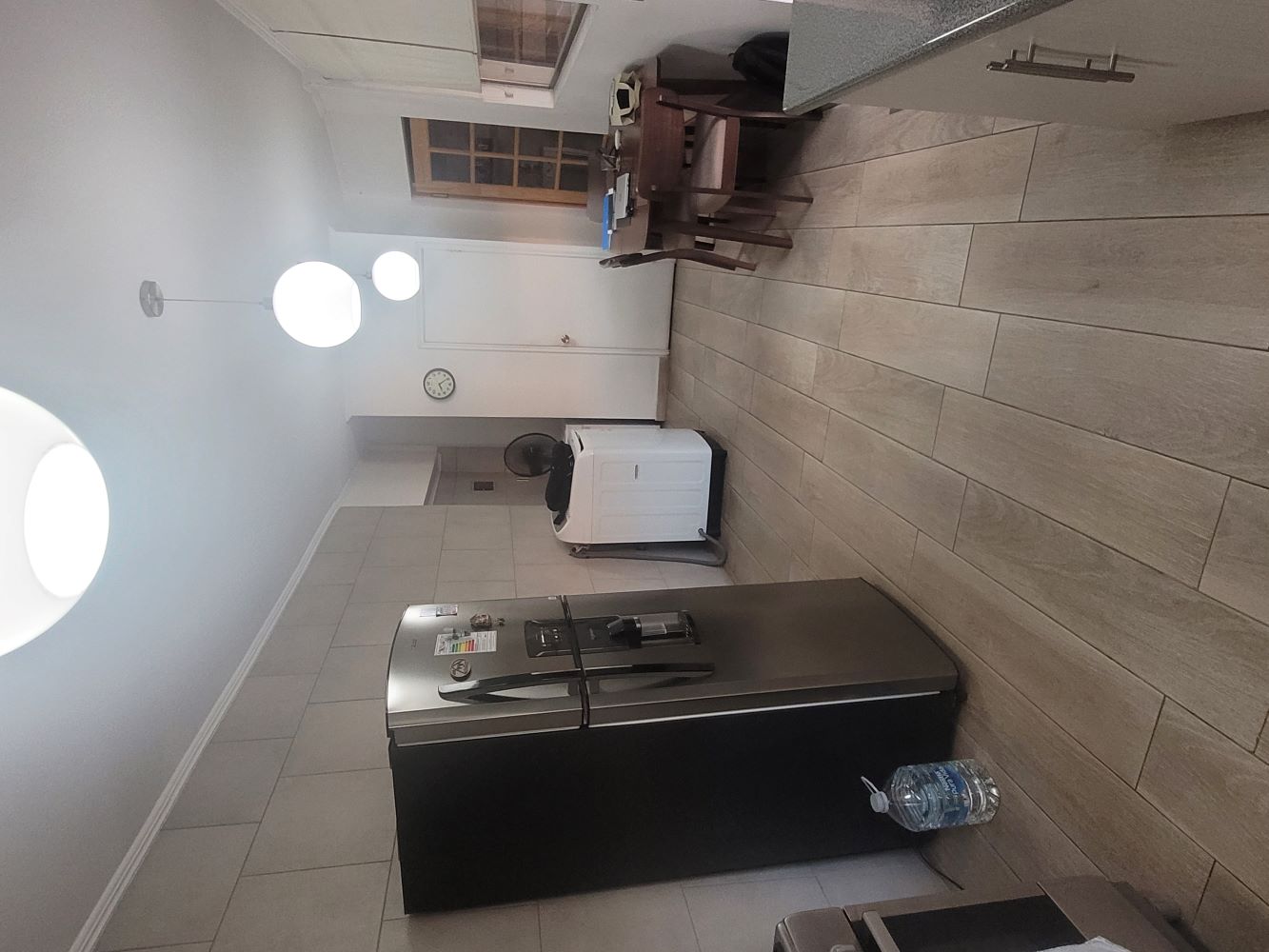 Vendo Hermosa casa con taller mecánico funcionando.