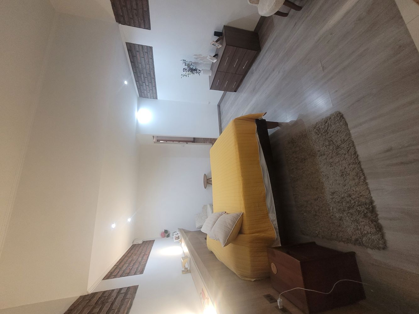 Vendo Hermosa casa con taller mecánico funcionando.