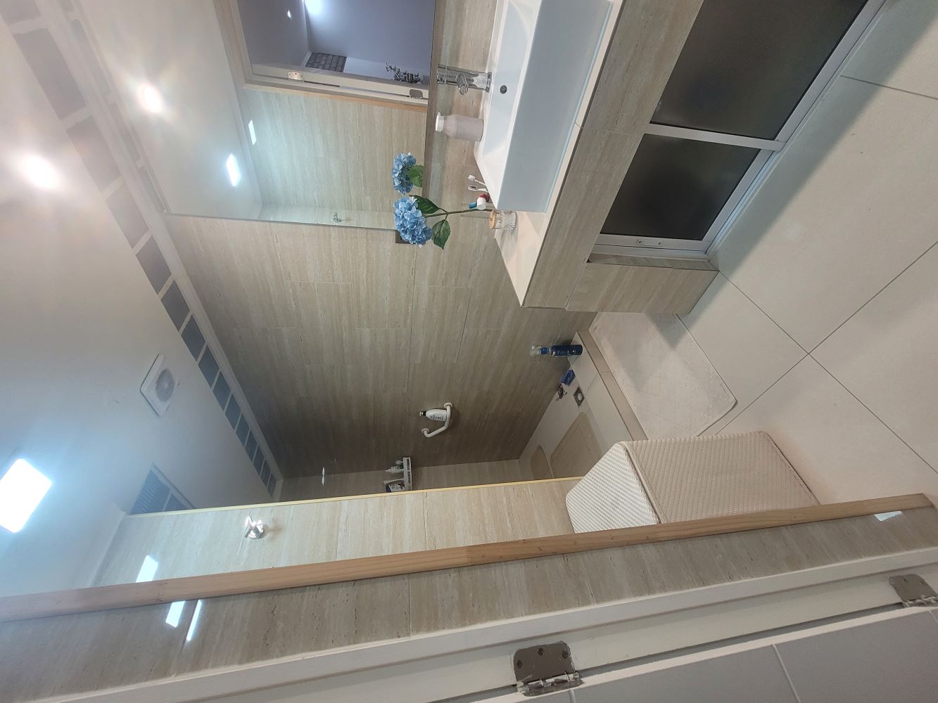 Vendo Hermosa casa con taller mecánico funcionando.