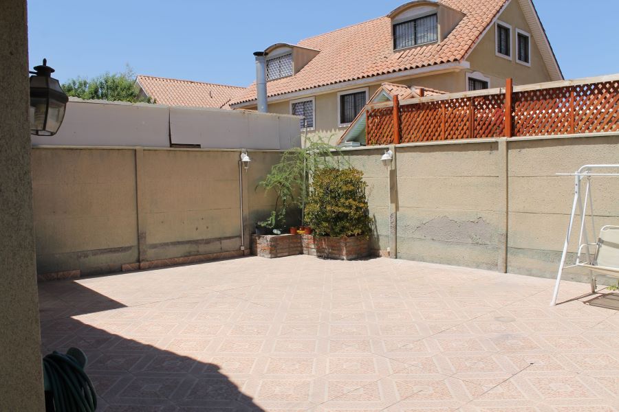 Arriendo Hermosa casa Santa Ema, Rojas Magallanes Oriente.