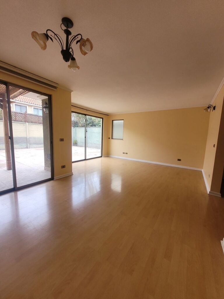 Arriendo Hermosa casa Santa Ema, Rojas Magallanes Oriente.