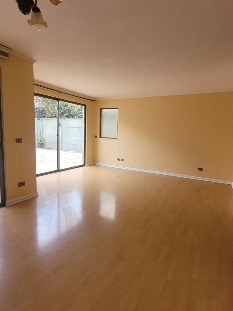 Arriendo Hermosa casa Santa Ema, Rojas Magallanes Oriente.