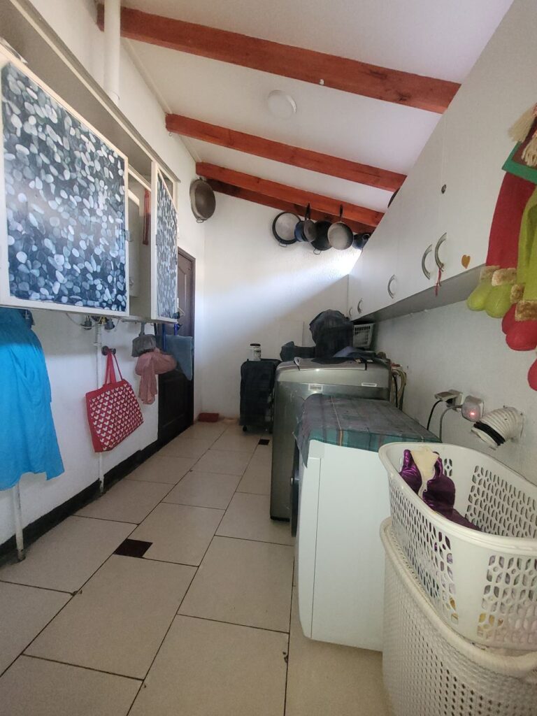 Camino La Cumbre, Alto Macul, condominio Vista Cordillera II, La Florida.