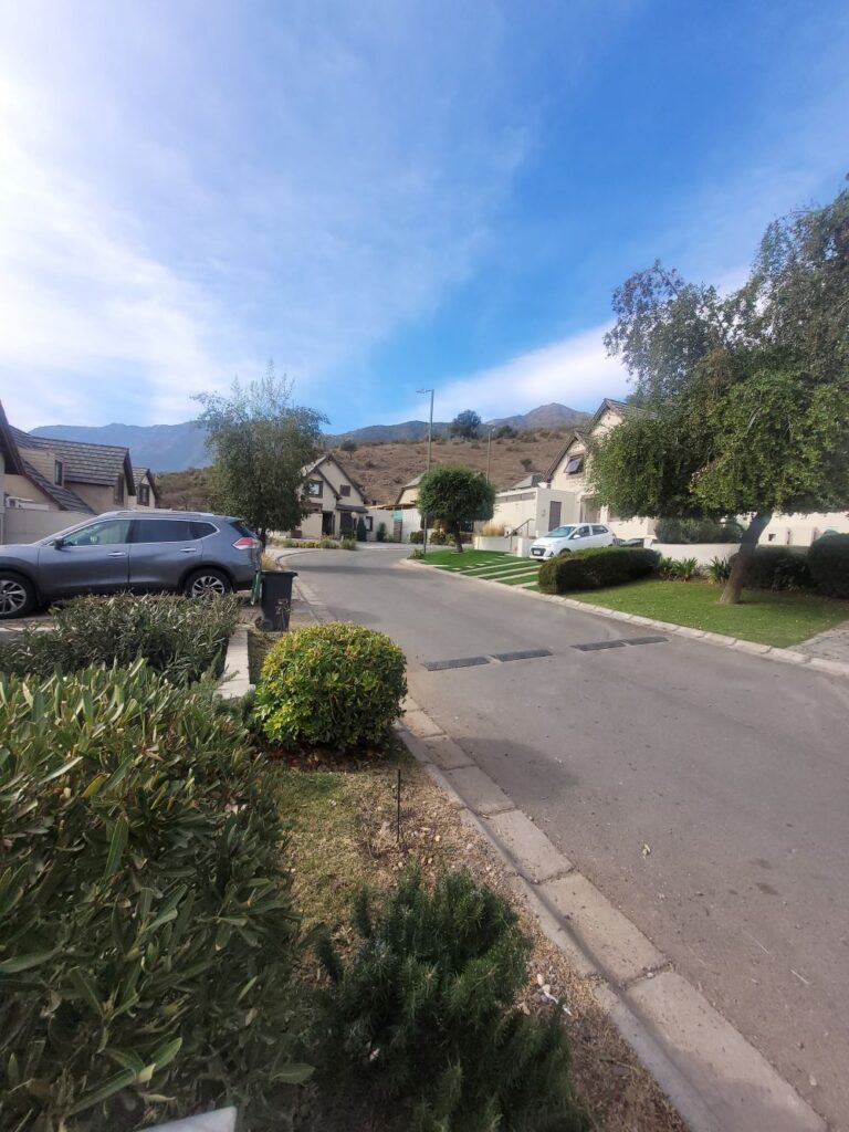 Camino La Cumbre, Alto Macul, condominio Vista Cordillera II, La Florida.