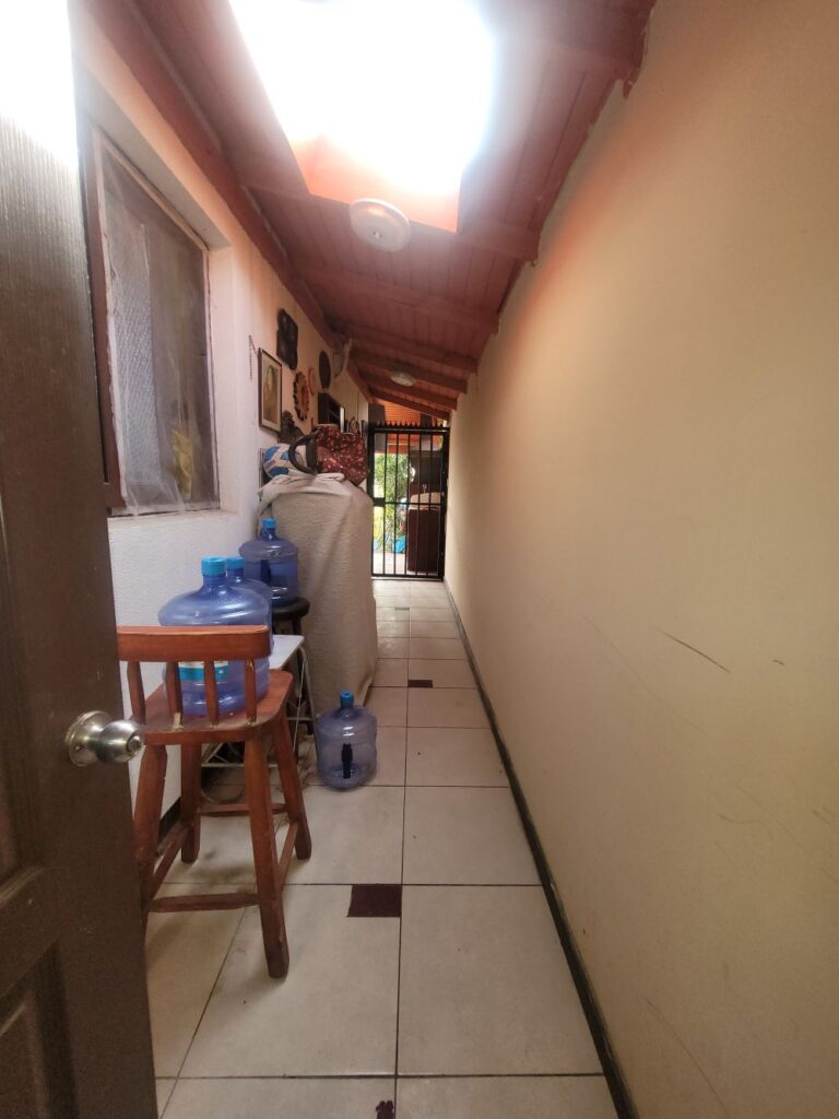 Camino La Cumbre, Alto Macul, condominio Vista Cordillera II, La Florida.